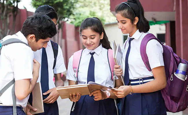 CBSE plans 3 Languages, 7 Subjects in Class 10 and 6 Papers in Class 12