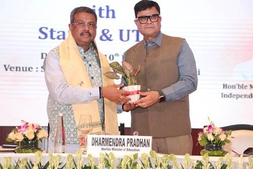 Shri Dharmendra Pradhan calls upon States to work together for building a collaborative education system
