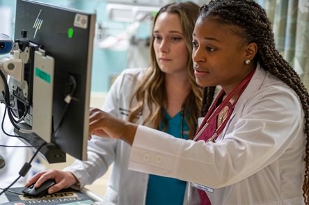 Four Practical Tips from St. George’s University for Studying Medicine Across Borders