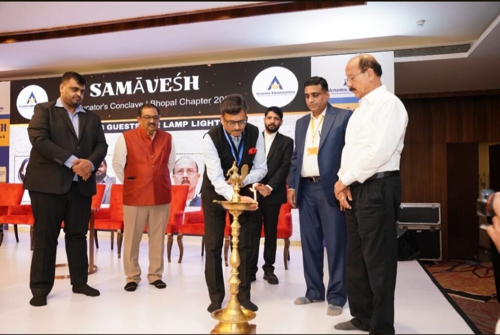 The Scindia School Principal, Mr. Ajay Singh, Honoured with Lifetime Achievement Award at Samavesh Bhopal