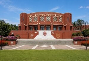 IIM Lucknow Launches BS in AI, Business Analytics