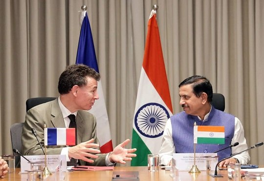 India France Discuss Expanding Higher Education, Research Ties