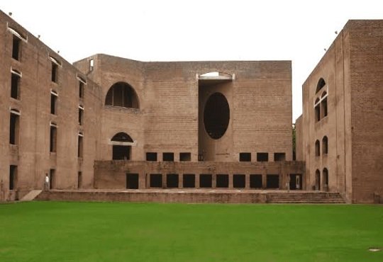 IM Ahmedabad Launches Blended MBA in Business Analytics and AI